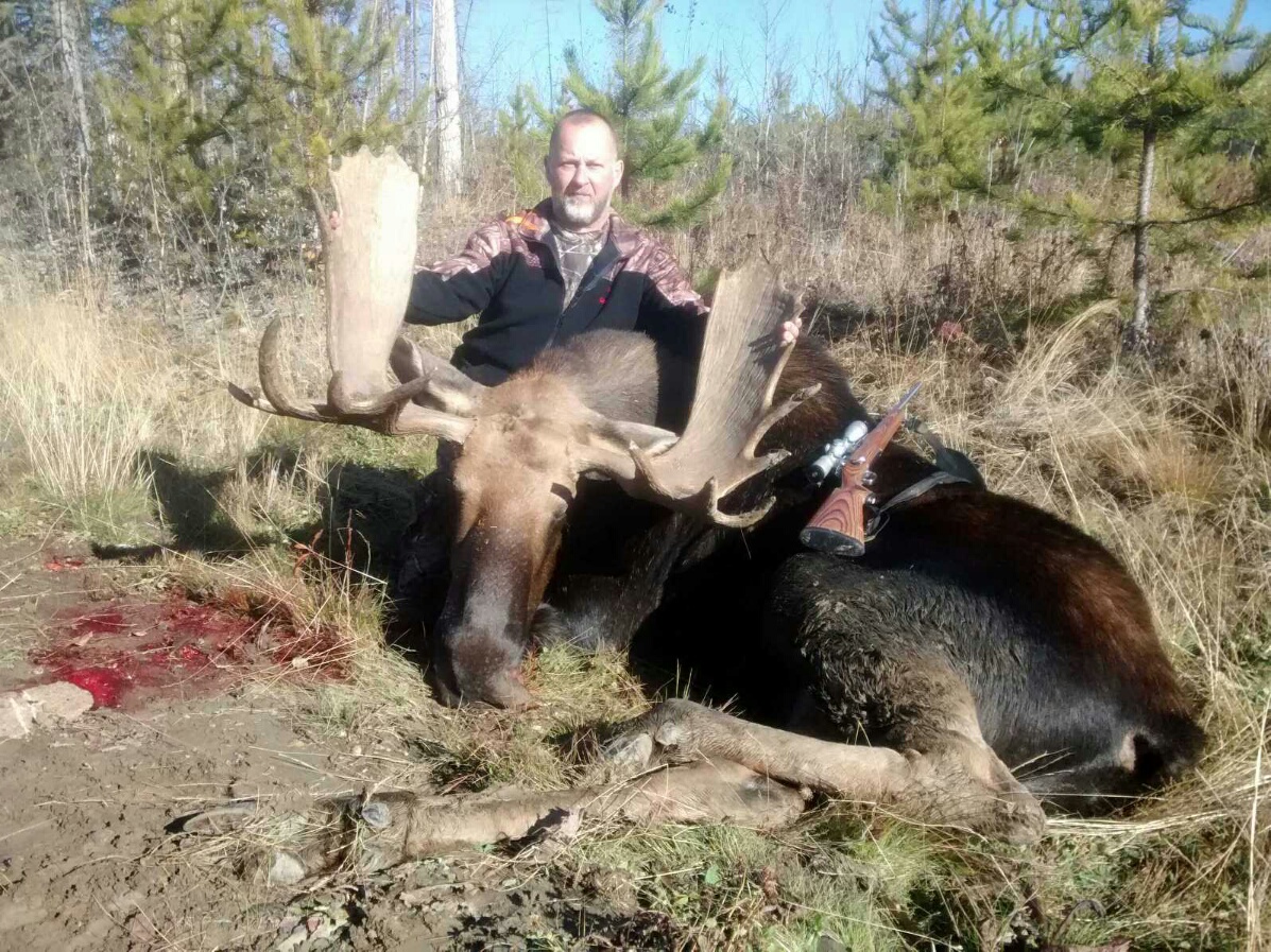 Another successful rut hunt with another great hunter and person. Stalking, calling and just plain patience lead to this huge bull. Success is our goal.